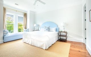 320 East by Lucky Savannah - 6