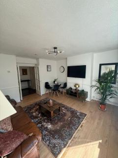 Cosy, Spacious 3 Bedroom With A Balcony - 7