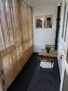 Cosy, Spacious 3 Bedroom With A Balcony - 4