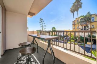 Amazing & Spacious in Heart of Santa Monica- Easy Access to ALL Tourist attractions - 5