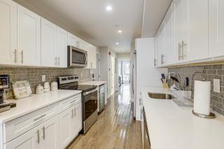 Remote Work Hub Philly Condo 3 Mi to Center City! - 7