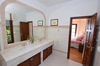 Elegant viIIa with panoramic views - 3