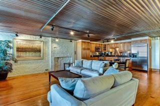 River Street Lookout by Lucky Savannah - 3