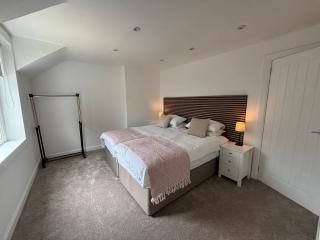 Beautiful 2 Bed home Airdrie - 0