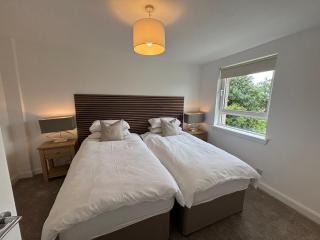 Beautiful 2 Bed home Airdrie - 1