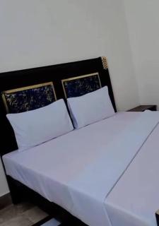 Royal Inn Guest House - 0