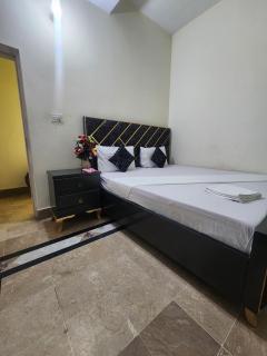Royal Inn Guest House - 1