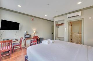 McDonough's Inn Unit 1 by Lucky Savannah - 5