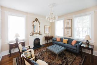 Luxurious Townhome on Lincoln & York by Lucky Savannah - 4