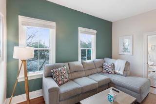 Montgomery House Upper by Lucky Savannah - 0