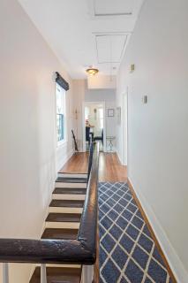 Montgomery House Upper by Lucky Savannah - 4