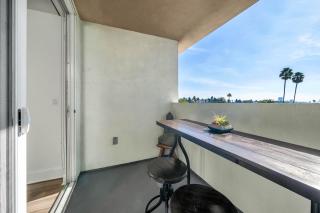 Amazing Spacious Unit in Heart of LA- Melrose district - 8