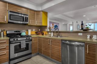 Amazing Spacious Unit in Heart of LA- Melrose district - 4