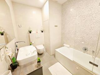 Elegant 3BR Retreat with terraces&parking - 6