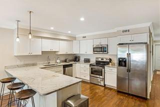 Huntingdon Gem Garden by Lucky Savannah - 0