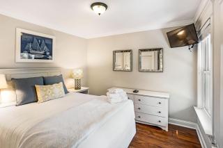 Huntingdon Gem Garden by Lucky Savannah - 1