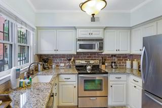 Charlton House by Lucky Savannah - 6