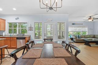 New The Breeze at Lake Hartwell house w Dock - 1