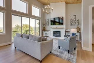 Mtn-View Decks and Fire Pit Quiet Brasstown Escape - 0