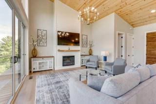 Mtn-View Decks and Fire Pit Quiet Brasstown Escape - 5