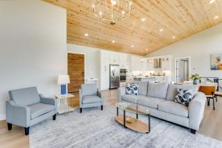 Mtn-View Decks and Fire Pit Quiet Brasstown Escape - 3