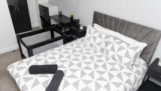 Stunning 2-Bed Retreat - AO Arena & Victoria Stn - 1