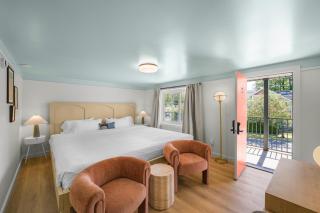 Ambler Hotel - 1