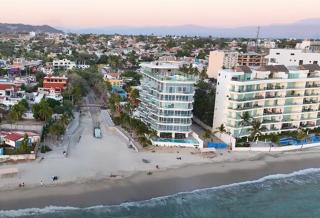 One of a kind open concept to hear the ocean waves - 8