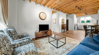 5-Star 2BR: Comfy, SuperHost Hospitality - Bryan - 4
