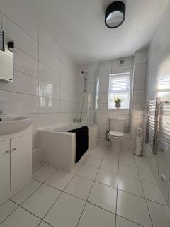 Peaceful 2 bed flat in Leafy Harefield - 1
