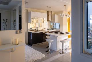 Golden-Hour Loft 35F Sunset Views Free Parking - 7