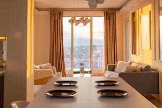 Golden-Hour Loft 35F Sunset Views Free Parking - 8