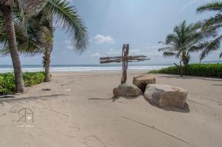 Spectacular House with a Private Beach Front - 7