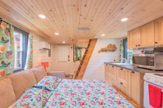 Peaceful cabin with hot tub, games, near river - 9