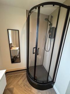 Beautiful 2 Bed house Airdrie - 4