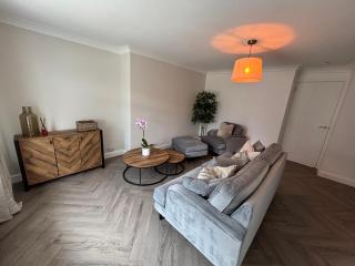 Beautiful 2 Bed house Airdrie - 2