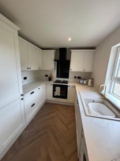 Beautiful 2 Bed house Airdrie - 1