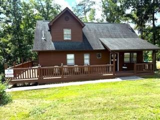 Smoky Mountain Getaway-Spacious 3BR Cabin w Hot Tub, & Free Attraction Tickets - 0