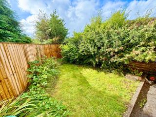 Sleeps 5, 3 Bedrooms, Ideal for short stays & 15 minutes to Swansea City - 2