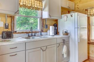 Charming Couples Cabin on 40 Acres in Zanesville - 3
