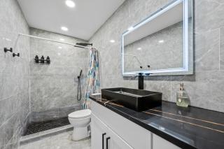 Bright and Cozy Studio in Prime West University Location - 2