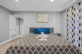 Bright and Cozy Studio in Prime West University Location - 1