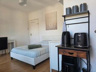 Studios & Ensuite Doubles - Central RG1 - Oracle - Station & Hospital - 4