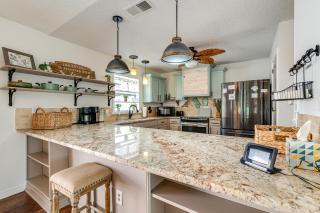 Private Pool and Golf Cart! Villa By Spanish Springs - 6