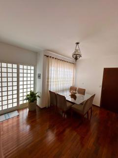 Sobrado INTEIRO com todas as comodidades e ótima localização - 9