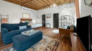 Charming & Spacious Hideaway by Downtown Bryan - Bryan - 8