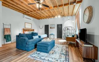 Charming & Spacious Hideaway by Downtown Bryan - 7