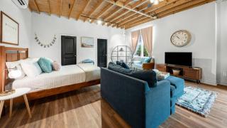 Charming & Spacious Hideaway by Downtown Bryan - 4