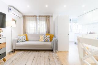 Artistic 2-bedroom apartment with courtyard - 9