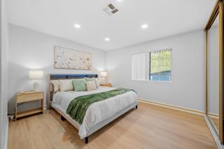 Entire Private 4BR 2Bth, Pool, View, 4 Parking, King Bed, Big Yard - 1